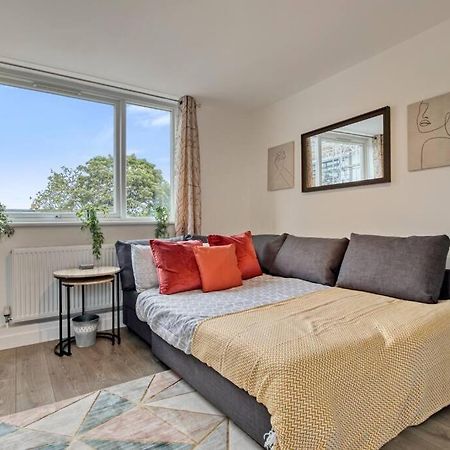 Hidden Gem In Battersea W/ Free Parking Apartment London Bagian luar foto