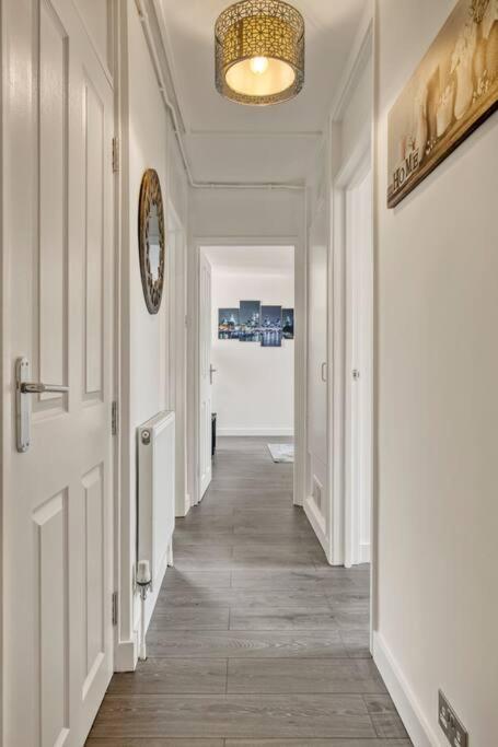 Hidden Gem In Battersea W/ Free Parking Apartment London Bagian luar foto