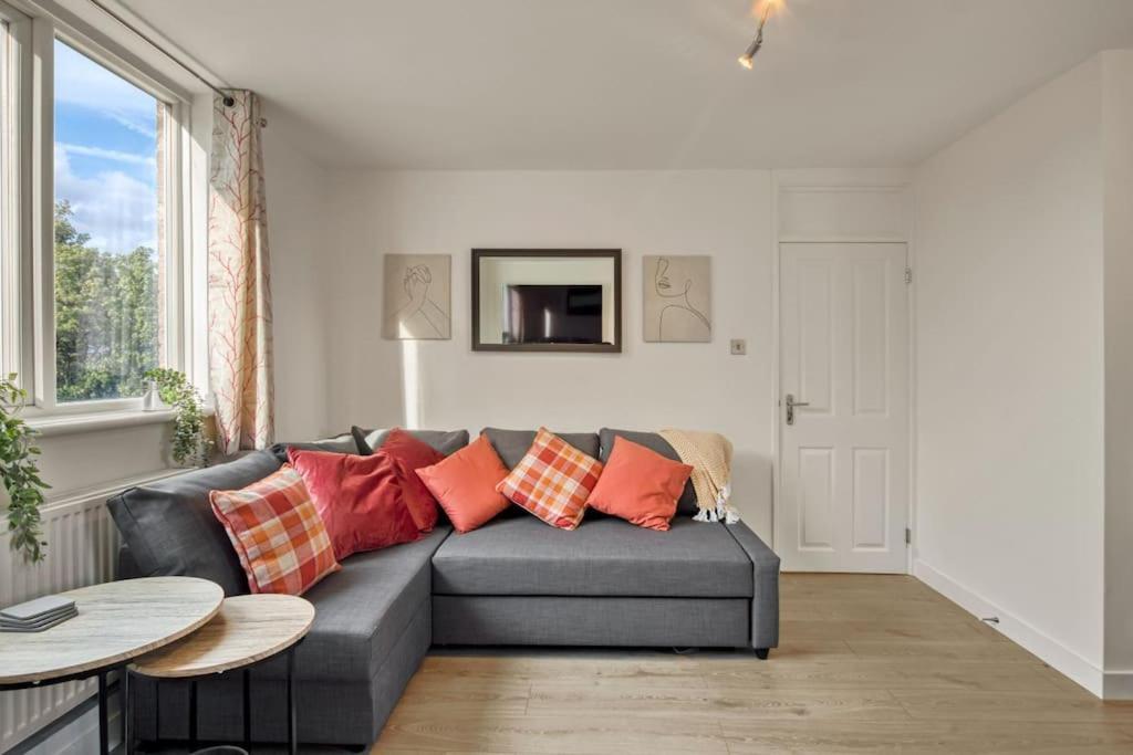 Hidden Gem In Battersea W/ Free Parking Apartment London Bagian luar foto