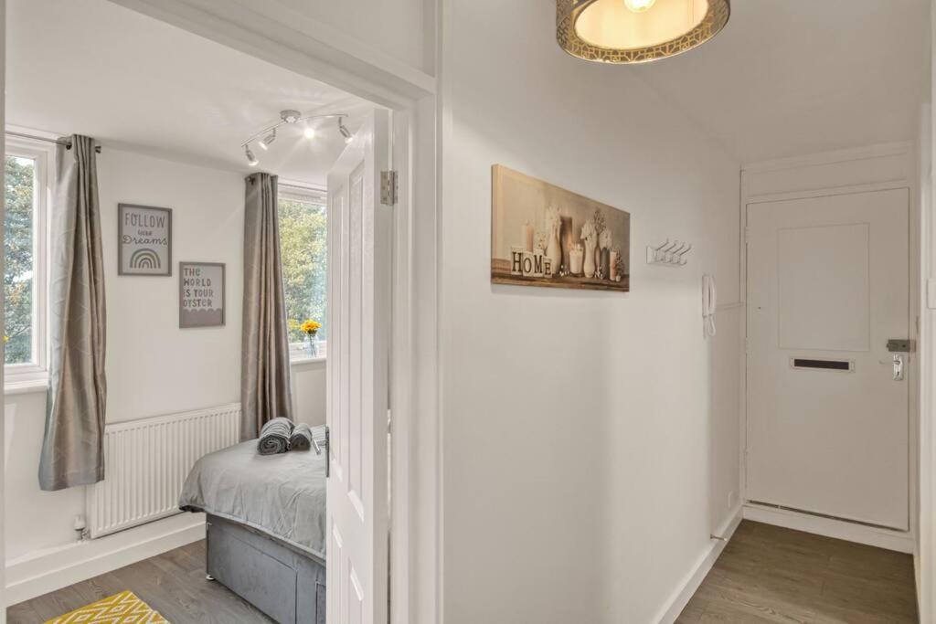 Hidden Gem In Battersea W/ Free Parking Apartment London Bagian luar foto